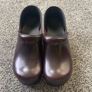 NWOT Never worn Dansko Professional Clog in Cordovan Cabrio size 41